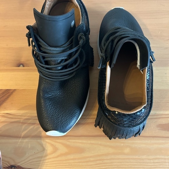 Esseutesse Black Fringe Sneakers Size 37 - Picture 7 of 9